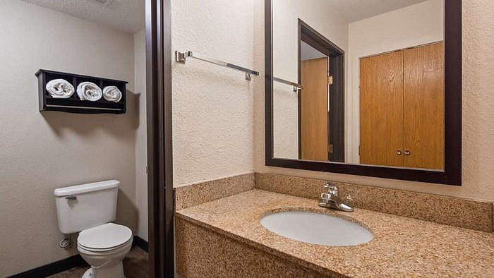 Christiana Inn and Suites — Bathroom