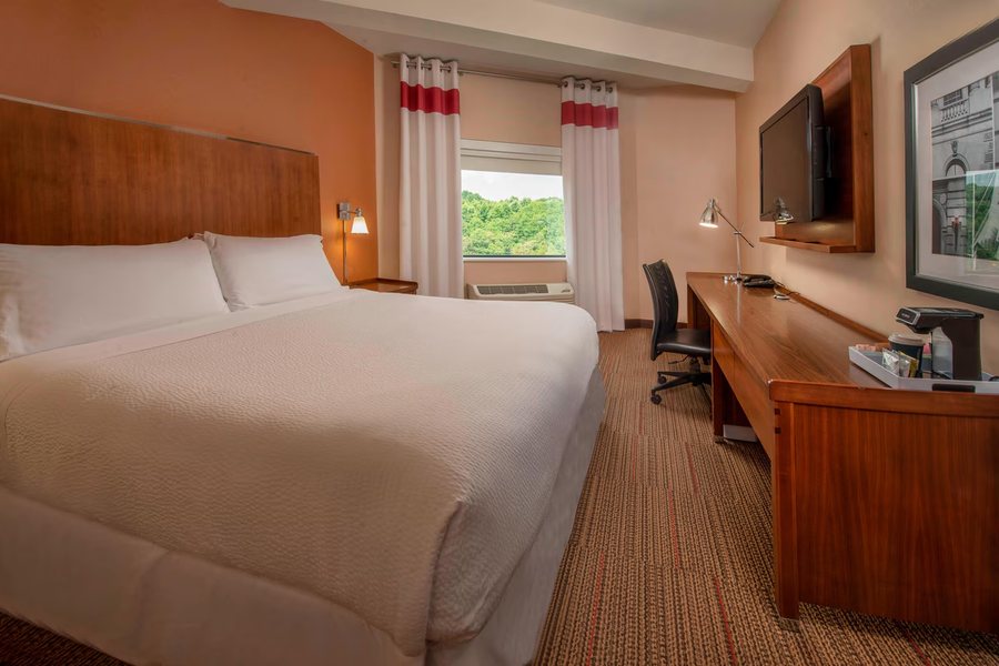 Christiana Inn and Suites — Guest room