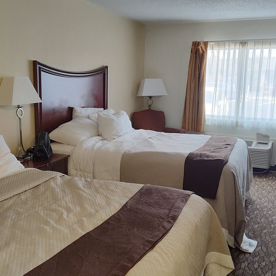 Christopher Inn Suites — Guest room