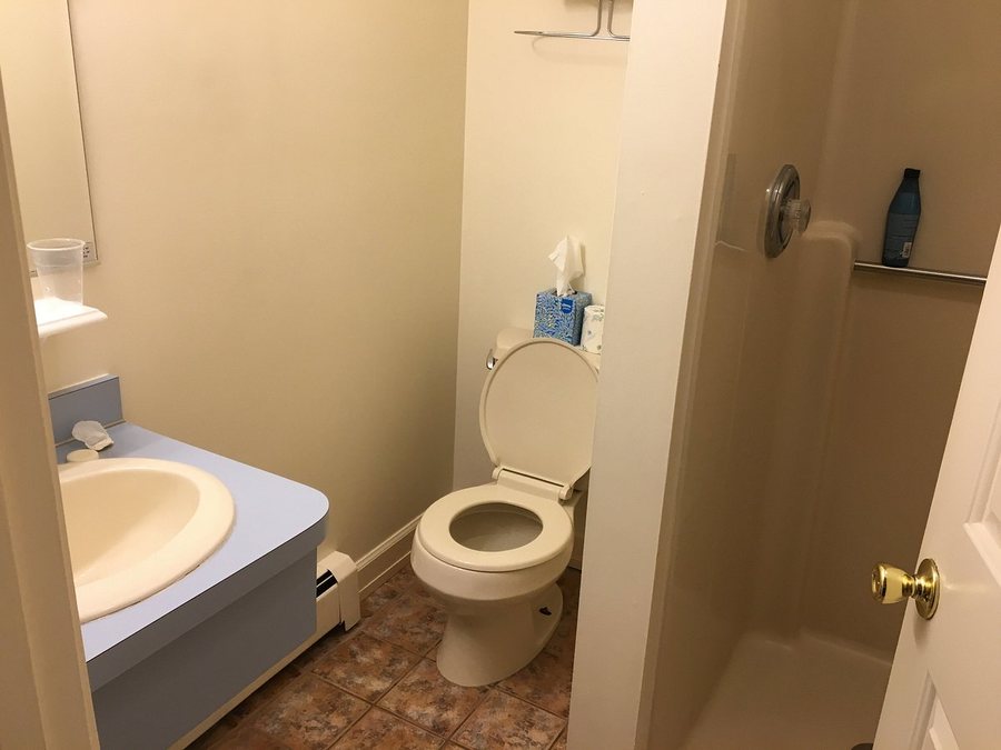 Christy s Motel — Bathroom
