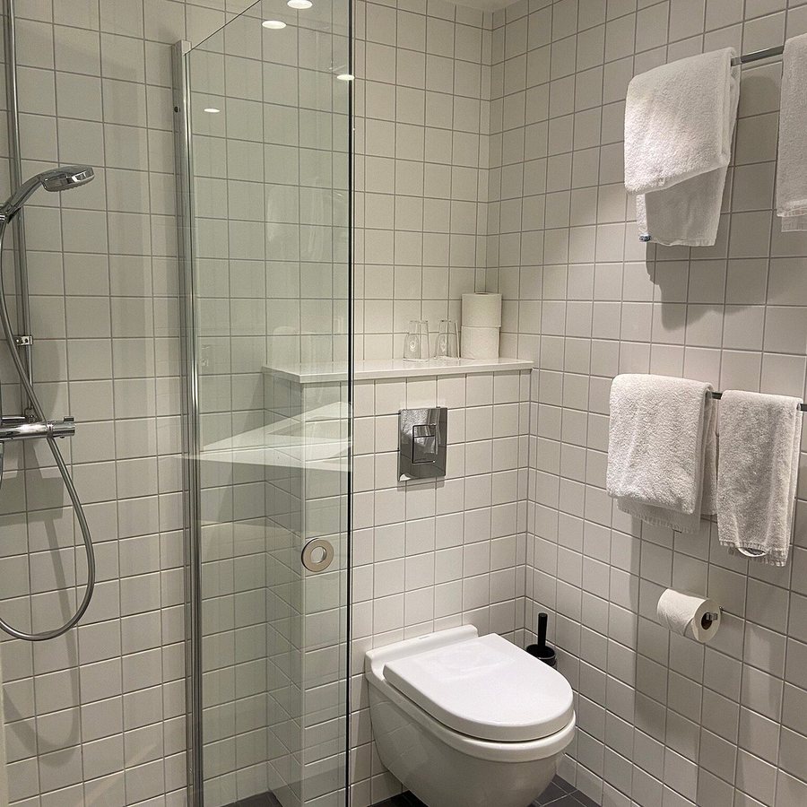Chrysocolla Inn — Bathroom