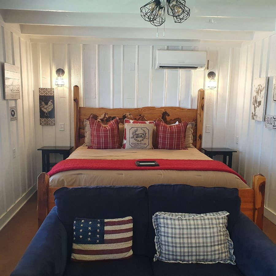 Chuckwagon Inn Bed Breakfast — Guest room