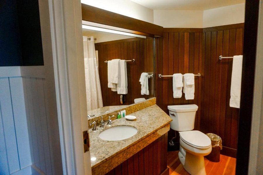 Church Landing At Mill Falls — Bathroom