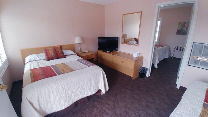 Church s Blue Pine Motel — Guest room