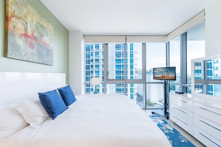 Churchill Suites Monte Carlo Miami Beach Miami Beach Florida — Guest room
