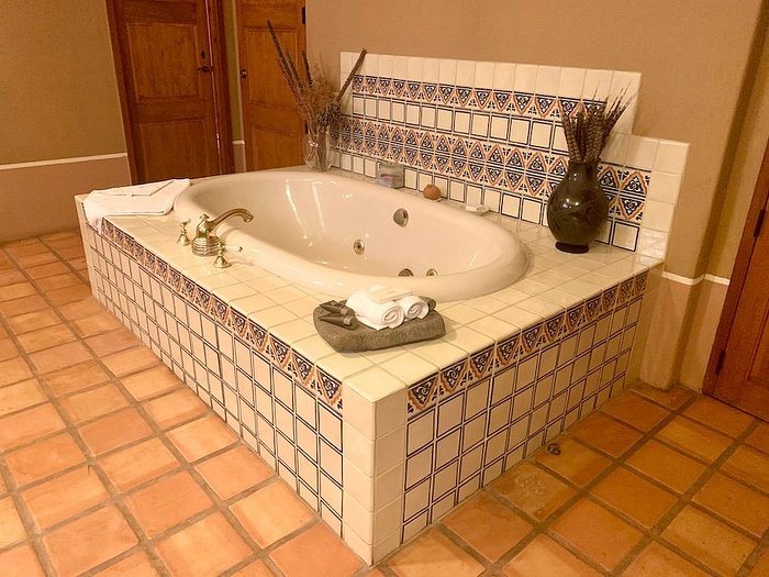Cibolo Creek Ranch — Bathroom