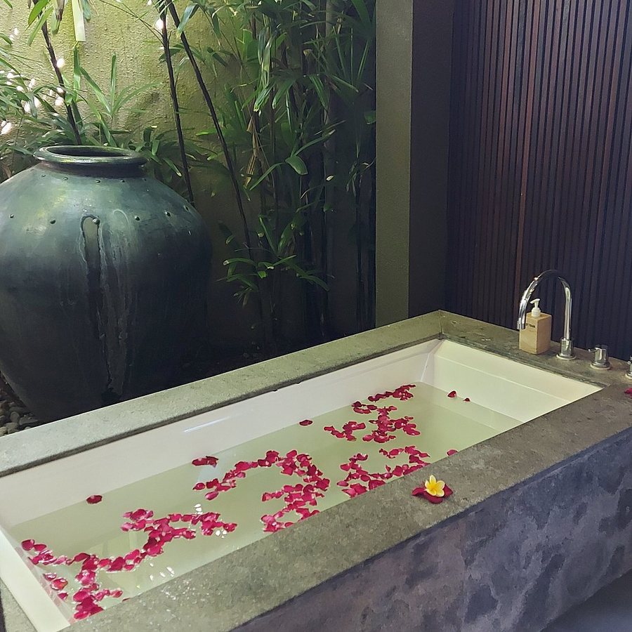 Cicada Luxury Townhouses — Bathroom