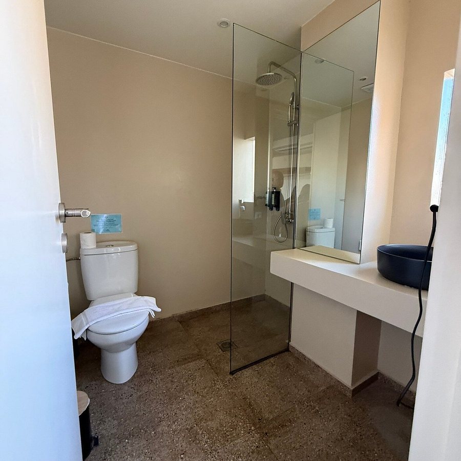 Ciel Athens Suites — Bathroom