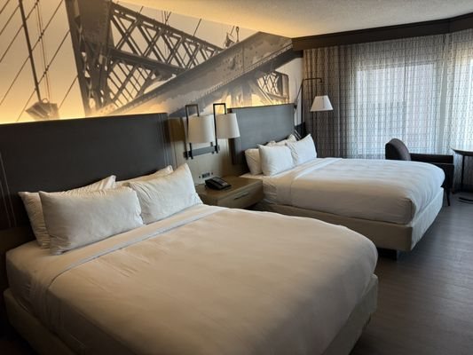 Cincinnati Marriott at RiverCenter — Guest room