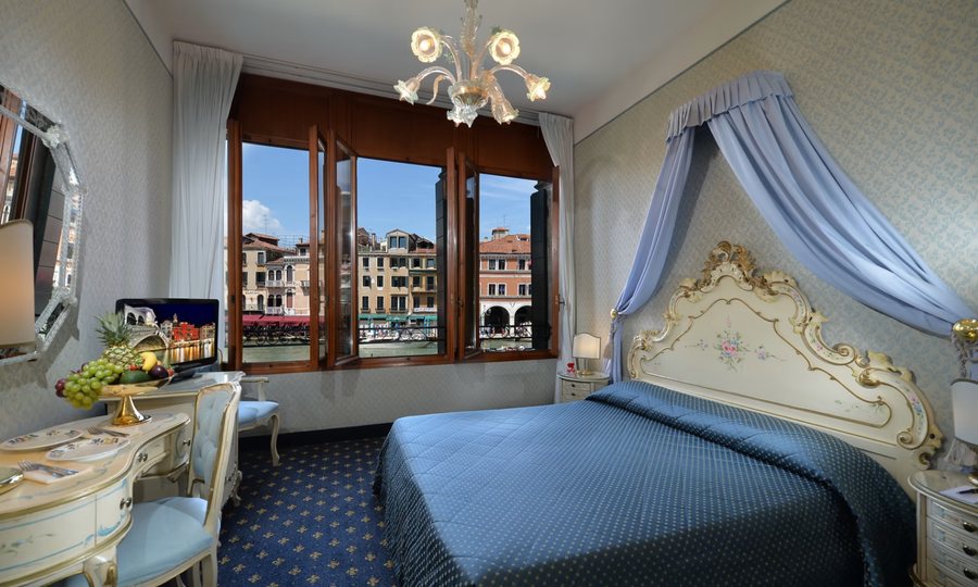 CINQUE TESTE Luxury Home — Guest room