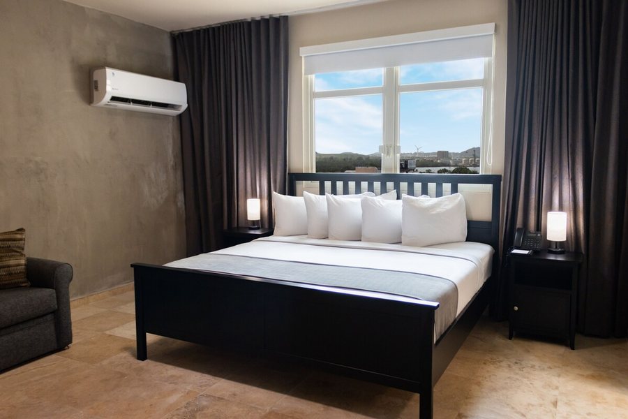Ciqala Suites Hotel — Guest room