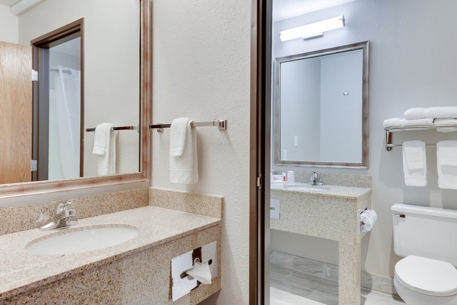 Circle R Motel — Bathroom
