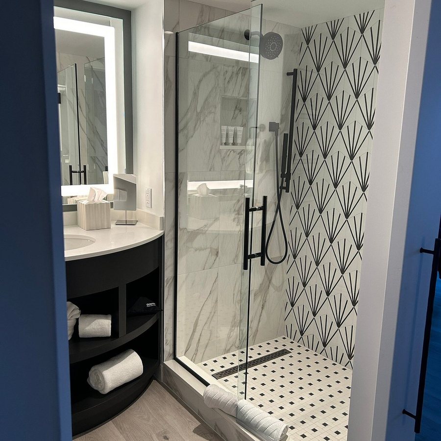 Cirque St Armands Beachside — Bathroom