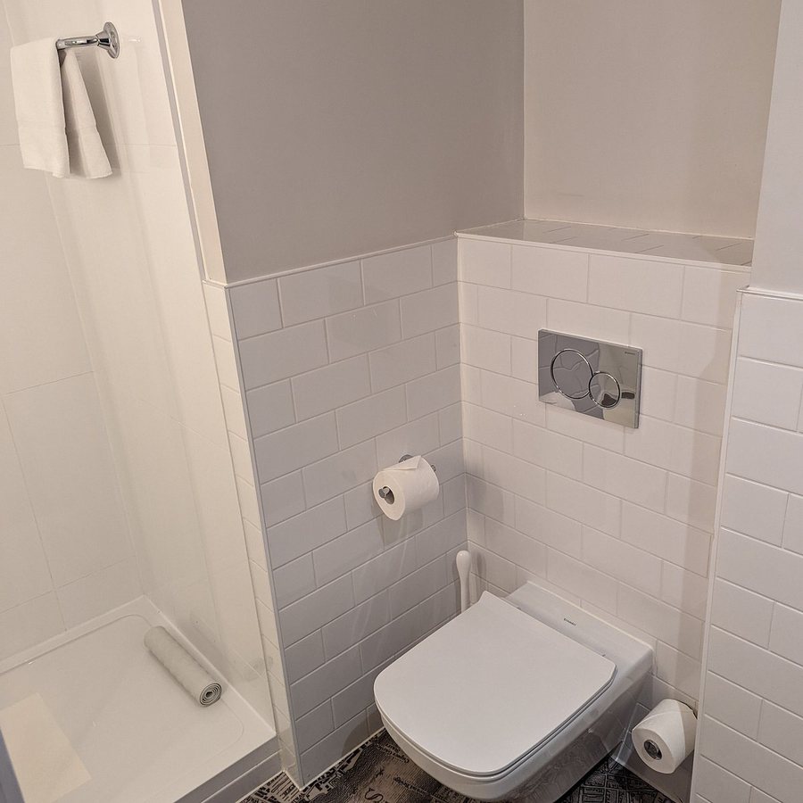 Citadines Barbican London — Bathroom