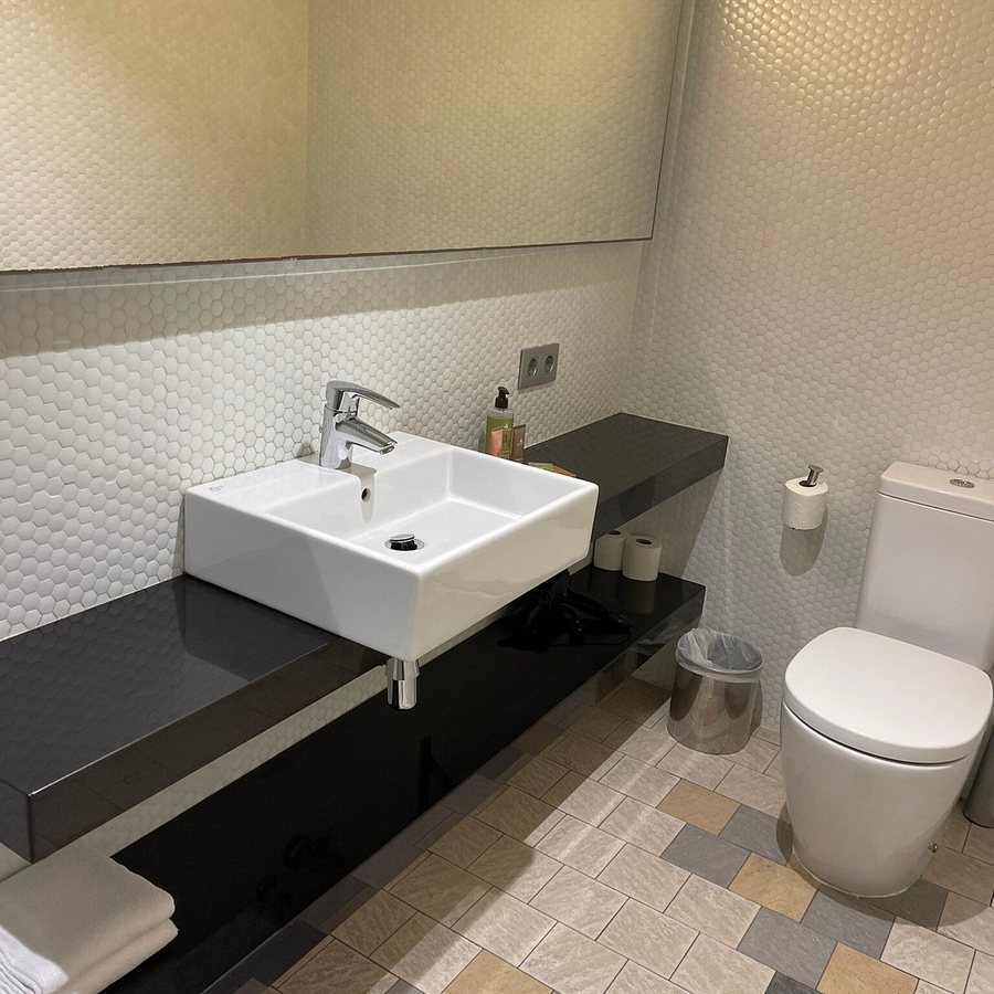 Citadines Ramblas Barcelona Barcelona Catalonia — Bathroom
