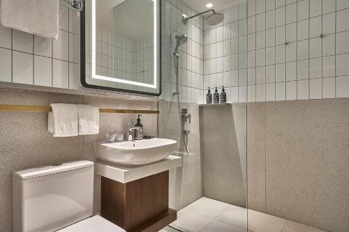 Citadines Science Park Singapore — Bathroom