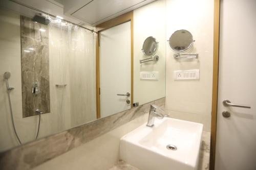 Citizen Hotel — Bathroom