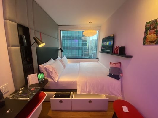 CitizenM Austin Downtown — Guest room