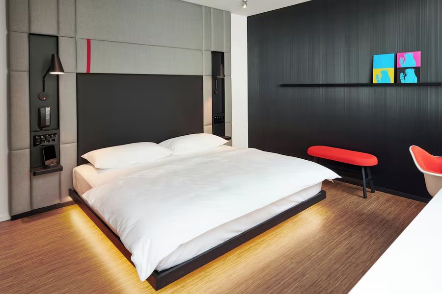 CitizenM Chicago Downtown — Guest room