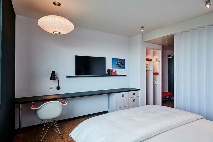 CitizenM Menlo Park — Guest room