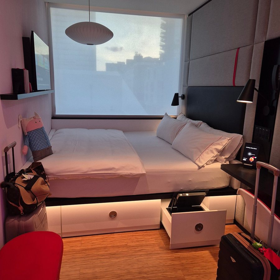CitizenM Miami Brickell Miami Florida — Guest room
