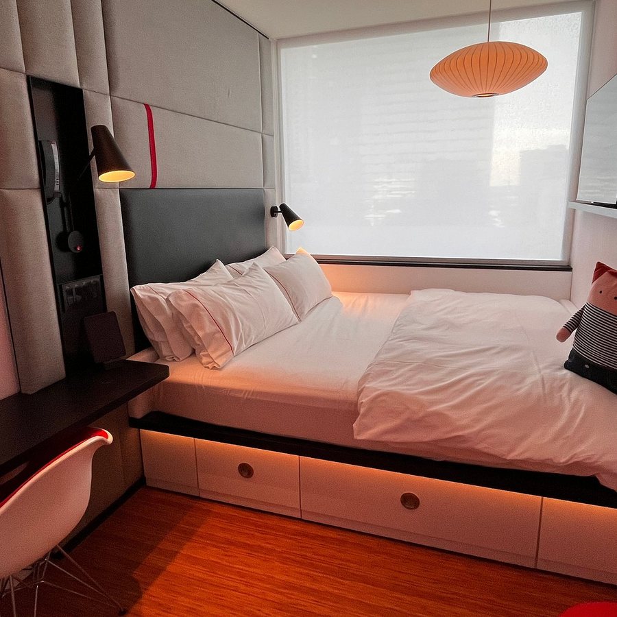 CitizenM Miami World Center Miami Florida — Guest room