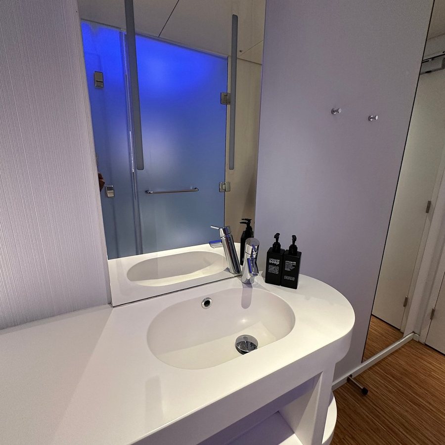 CitizenM Paris Gare de Lyon — Bathroom
