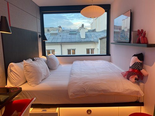 CitizenM Paris Opera — Guest room