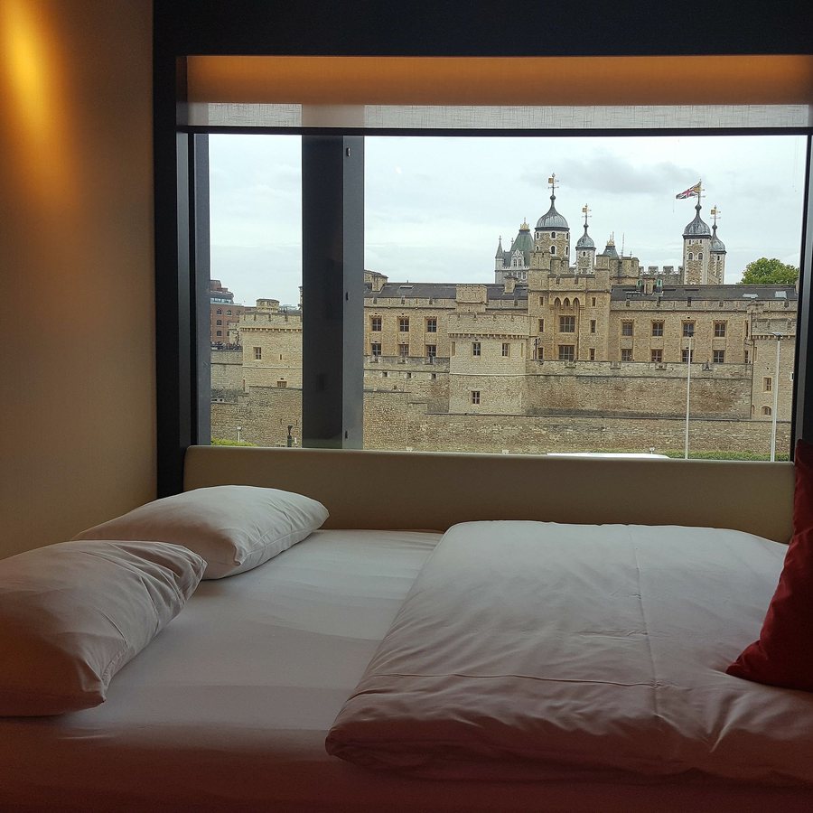 CitizenM Tower of London — Guest room