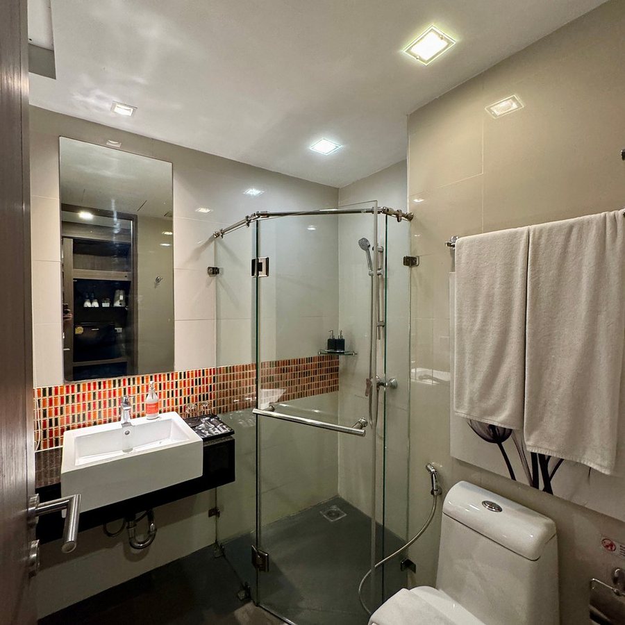 Citrus Patong Hotel — Bathroom