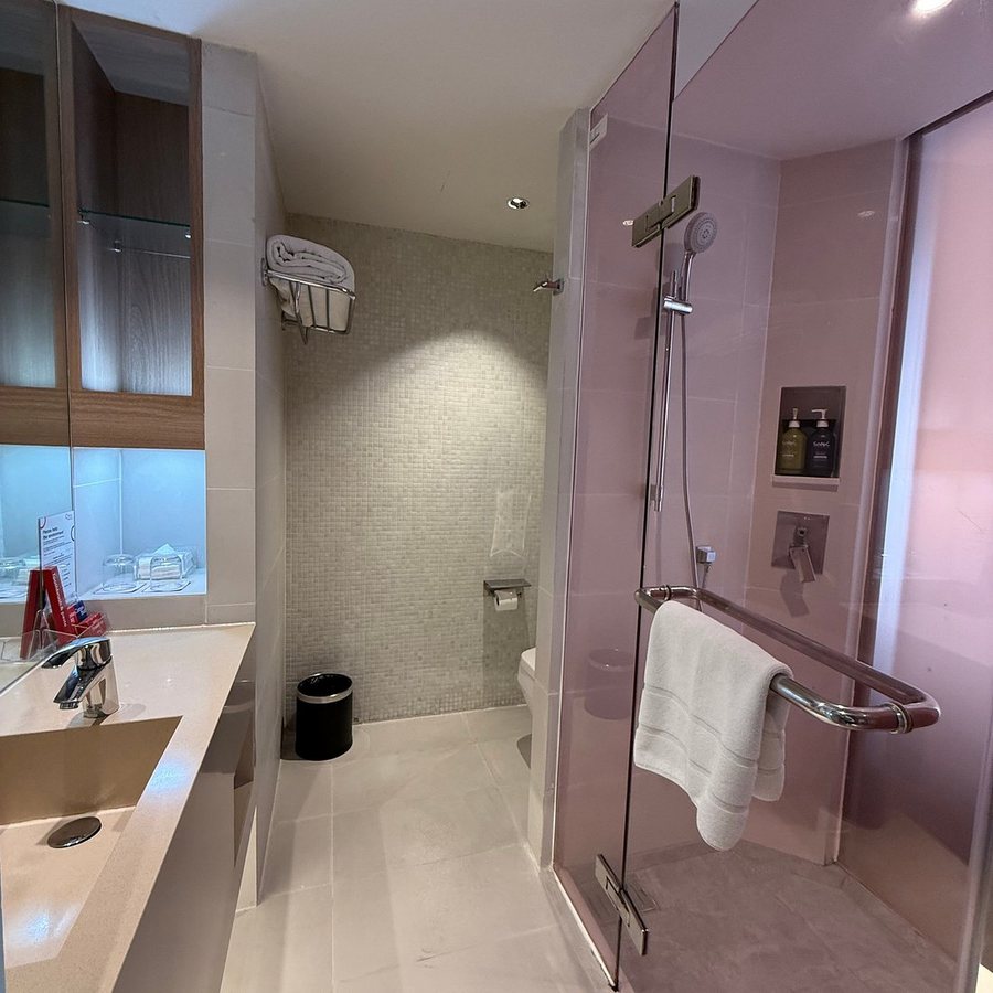 Citrus Sukhumvit 13 by Compass Hospitality — Bathroom