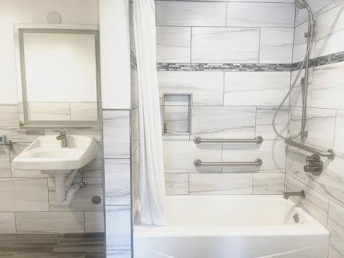 City Center Inn Suites San Francisco — Bathroom