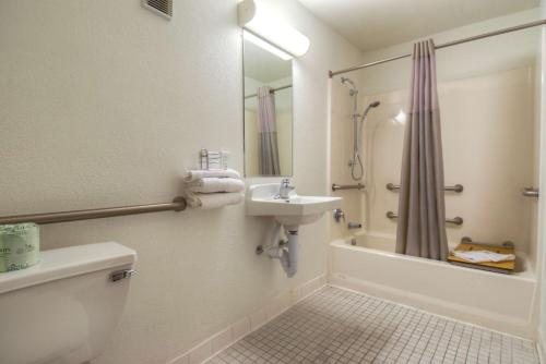 City Center Motel Las Vegas Nevada — Bathroom