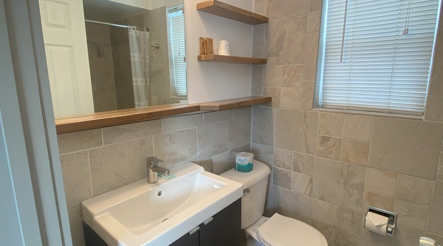 City Center Motel — Bathroom