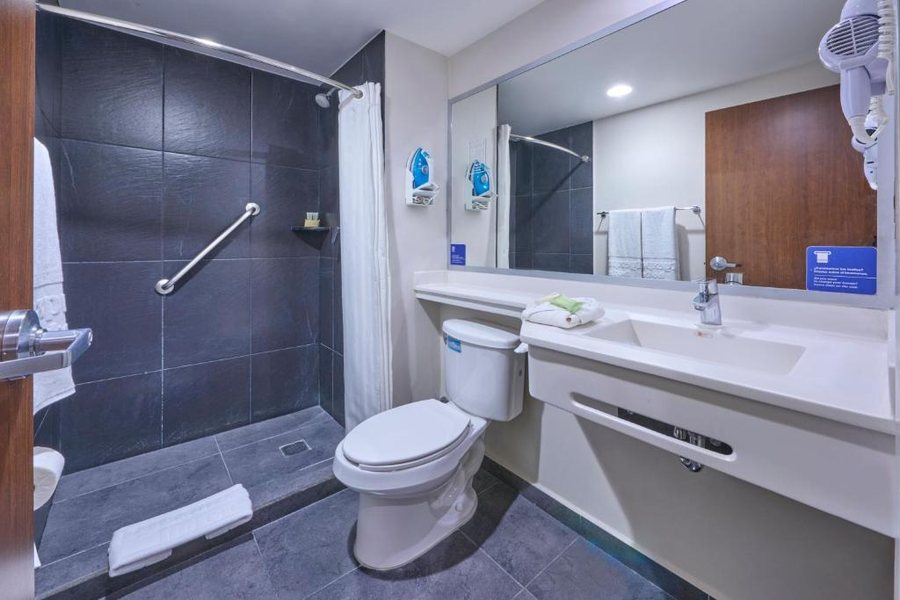 City Centro by Marriott Ciudad de Mexico — Bathroom