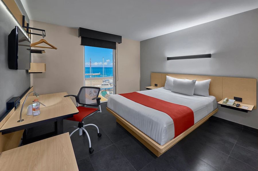 City Express by Marriott La Paz — Guest room