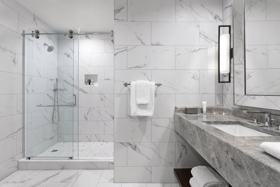 City Express by Marriott New Orleans 1 10 — Bathroom