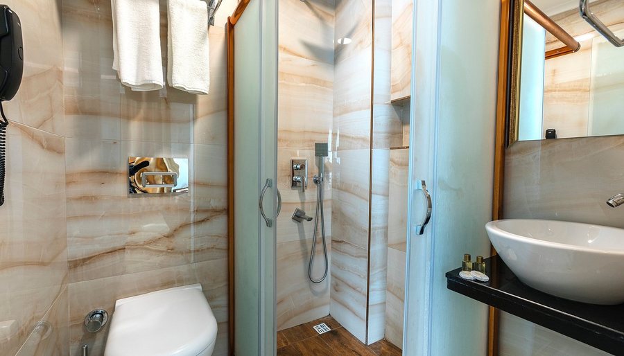 City Hall Hotel Sultanahmet Istanbul — Bathroom