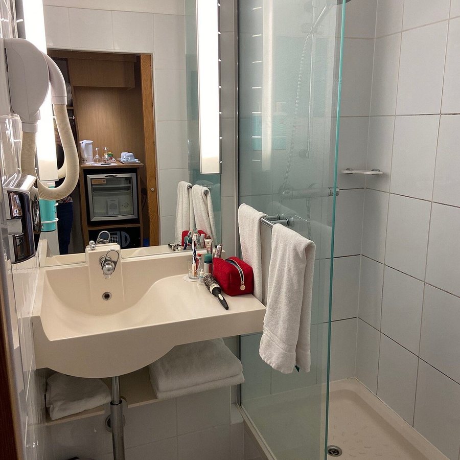 City Hotel Pilvax — Bathroom