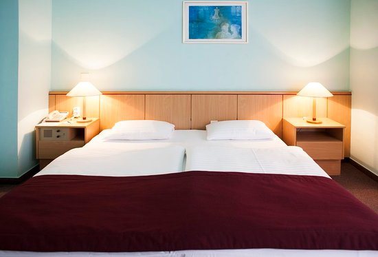 City Hotel Pilvax — Guest room