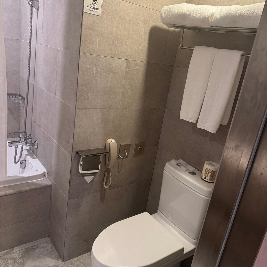 City Hotel Shanghai — Bathroom