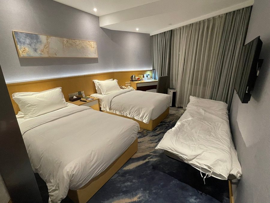 City Hotel Shanghai — Guest room