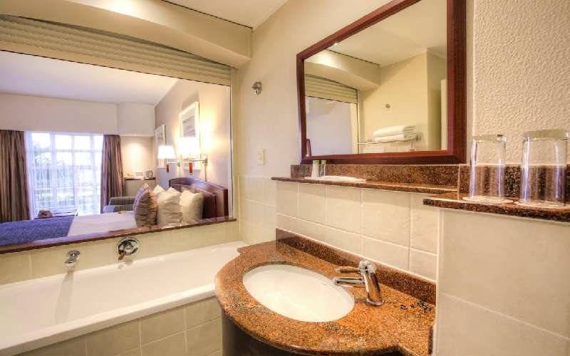 City Lodge Hotel V A Waterfront Cape Town Central Western Cape — Bathroom