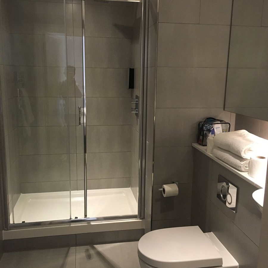 City London Hotel London England — Bathroom