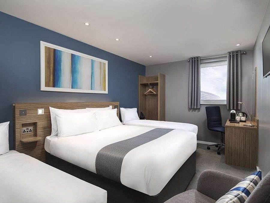 City London Hotel London England — Guest room