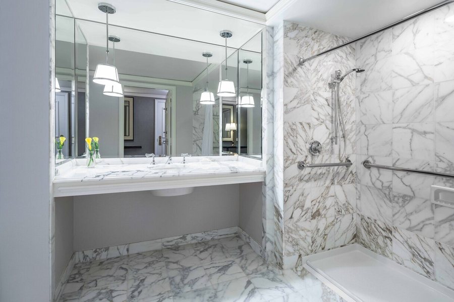 City Place Downtown St Louis — Bathroom