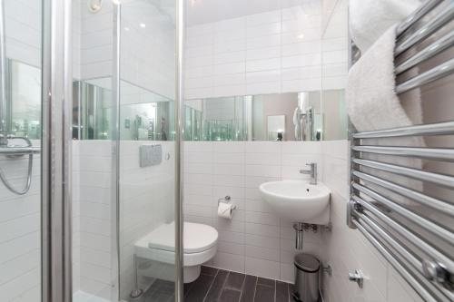 City Prime Camden — Bathroom