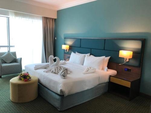 City Seasons Suites — Guest room