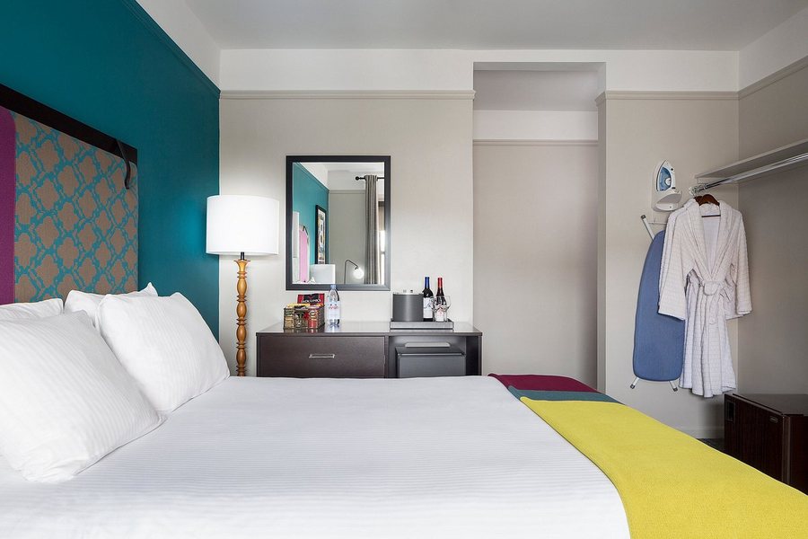 City Suites Hotel Chicago Chicago Illinois — Guest room