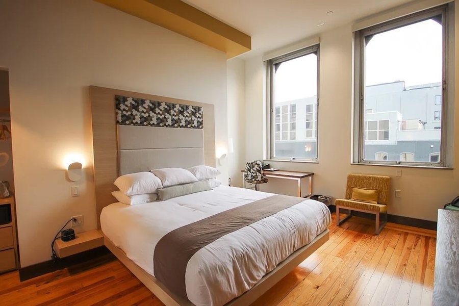 CityFlatsHotel Grand Rapids — Guest room